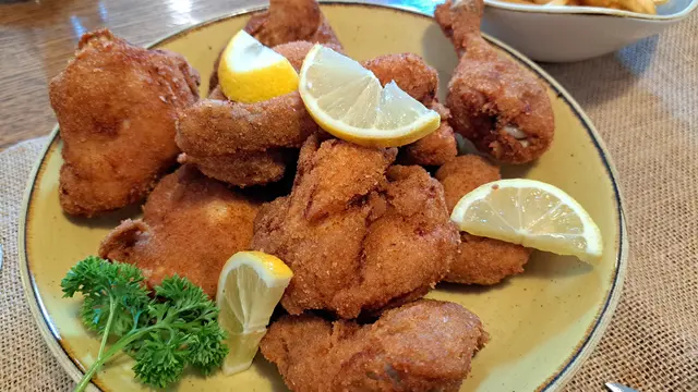 Gleich am ersten Tag steht Backhandl am Menü zur Auswahl. | Foto: Johannes Ulrich