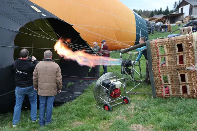 Die Luft im Ballon wird aufgeheizt | Foto: Gerhard Langmann