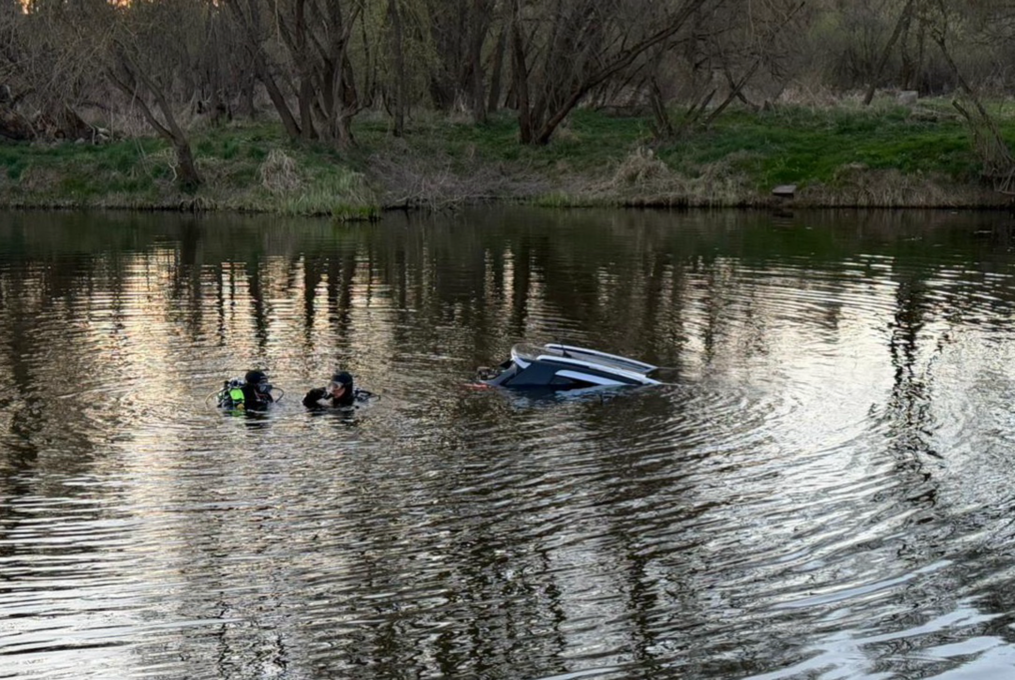 Gmünd: Car Plunges into the Lainsitz River – Driver Successfully ...