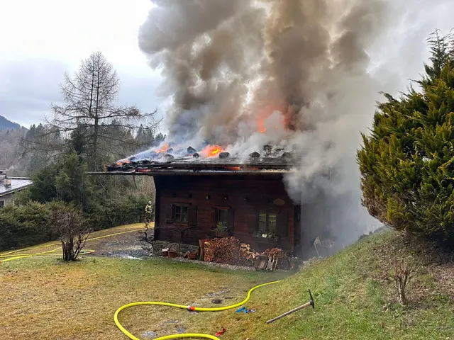 Brand in Kitzbühel: Das Gebäude wurde vollständig zerstört. | Foto: ZOOM.TIROL