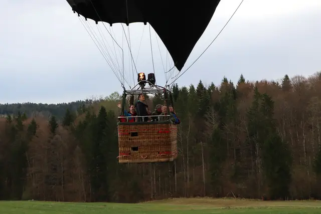 Die Luft nimmt die Besatzung auf | Foto: Gerhard Langmann