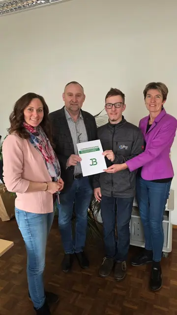 Jungbauern übergeben Forderungspapier in Bezirksbauernkammer Gmünd