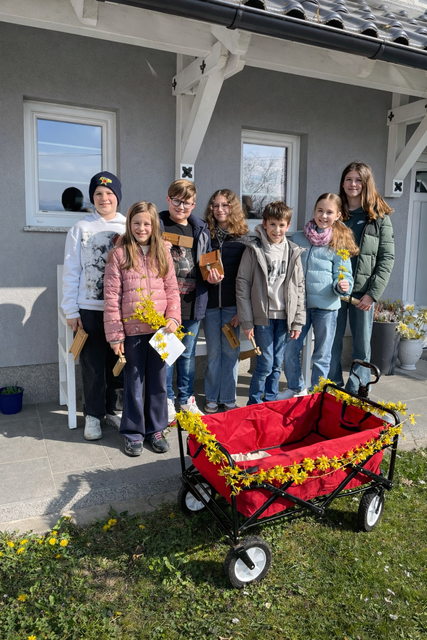 Kinder und Jugendliche beleben traditionelles Ratschen in Amstetten