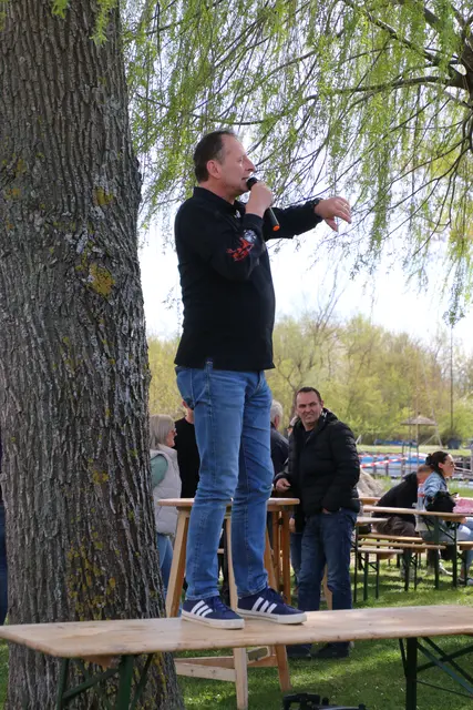 Am Spielplatz beim Freibad