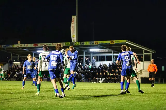 Gerackert um jeden Zentimeter: Lichtenbergs Kicker haben nun entscheidende Spiele vor sich. | Foto: Reischl