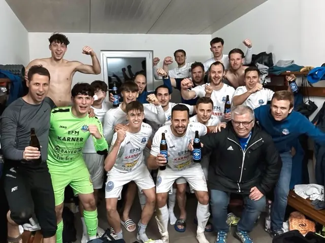 Große Freude nach dem sensationellen Treffer in den letzten Spielminuten. Die SPG Edelserpentin konnte das Heimmatch gegen den UFC Jennersdorf 1:0 für sich entscheiden.  | Foto: SPG Edelserpentin 