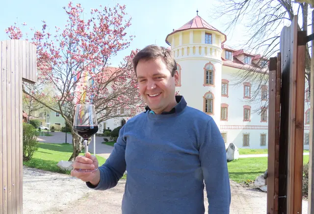 Rupert Ofer, der Obmann des Weinbauvereins Feldkirchen-Ossiacher See, lädt zur 5. Jahrgangspräsentation beim Amthof Feldkirchen ein. | Foto: Weinbauverein Feldkirchen-Ossiacher See