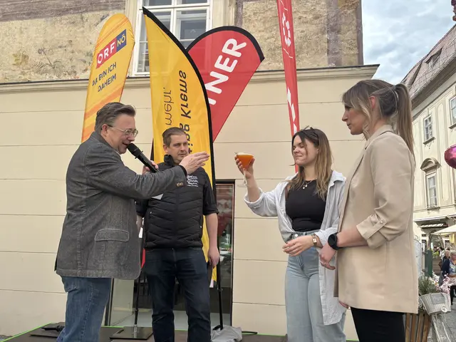 Verkostung eines besonderen Cocktails aus dem Marktspiel auf der Bühne | Foto: sg