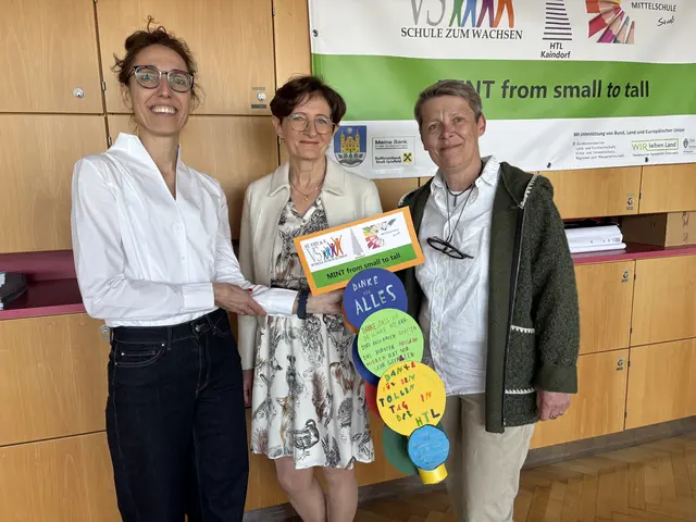 Österreichweit einzigartig: Die Direktorinnen Romana Schwindsackl (VS St. Veit am Vogau), Maria Graßmugg (HTL Kaindorf) und Gudrun Jauk (MS Straß) sehen im schulartenübergreifendem MINT-Projekt unglaubliches Potenzial, um auch mehr Mädchen für technische Berufe zu begeistern. | Foto: MeinBezirk/Waltraud Fischer