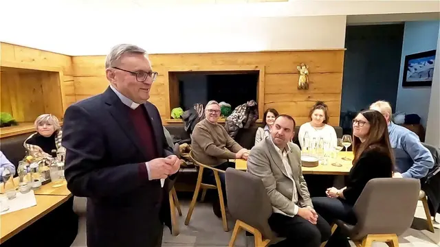 Humorvolle Rede des Weinpaten | Foto: Adi Falb