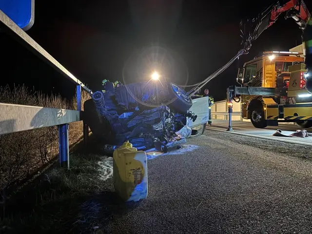 Das beschädigte Unfallauto in Zeltweg. | Foto: Feuerwehr