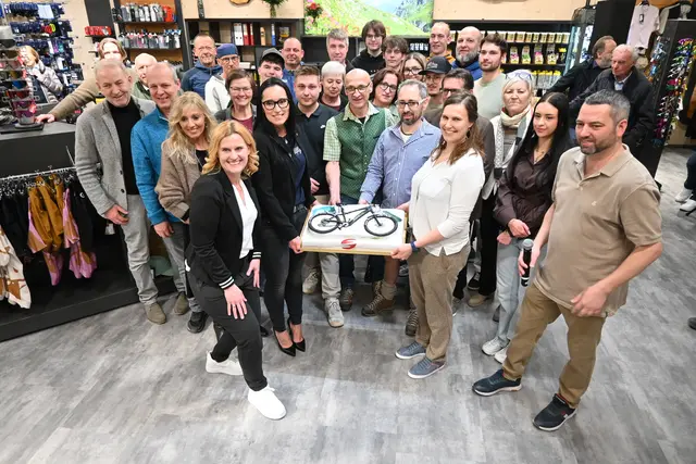 Nach einer Bauzeit von fast sechs Monaten fand in Wörschach, unmittelbar neben der Steirerbike-Pyramide, die offizielle Eröffnung des neuen Shops von "RadSport" Scherz statt. | Foto: Scherz