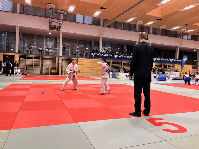 Richard Buchner (links) kämpft auf der Matte. | Foto: Andreas Bernhofer