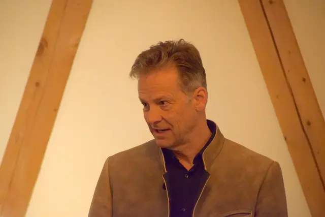 Tamswegs Bürgermeister Wolfgang Pfeifenbeger bei seinen Grußworten. | Foto: Rotes Kreuz Tamsweg