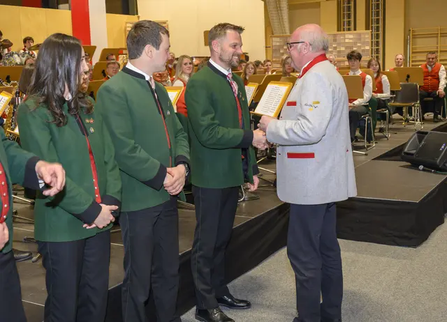 Karl Gappaier jun. Silber für 25 Jahre. | Foto: Peter Bolha