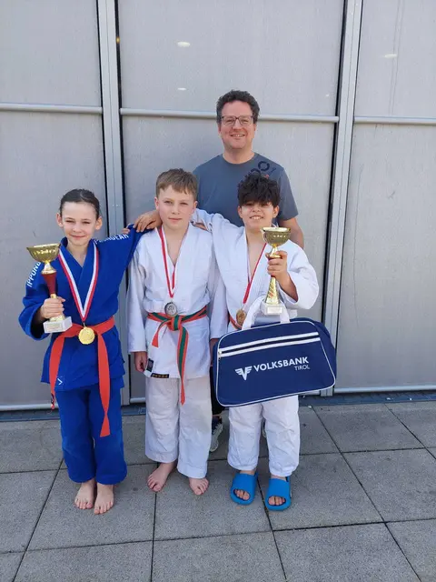 Die U12-Platzierten mit Trainer Andreas Bernhofer. | Foto: Andreas Bernhofer