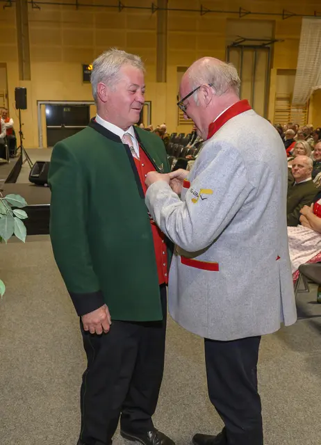 Johann Löcker erhielt die Dankesmedaille in SILBER, für 46 Jahre Mitglied der Bürgermusik, Mitglied des Quartetts der Bürgermusik Tamsweg. | Foto: Peter Bolha