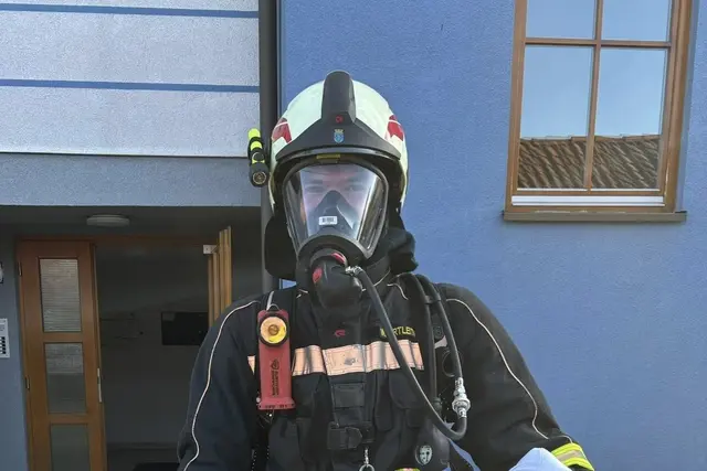 Notebook raucht, Bewohner reagierte schnell, Feuerwehr beseitigte Gefahr