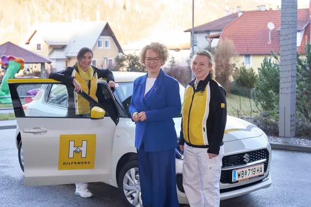 Soziale Alltagsbegleiterin Bettina Weber, Sozial-Landesrätin Christiane Teschl-Hofmeister und Heimhelferin Alexandra Berger | Foto: Monihart