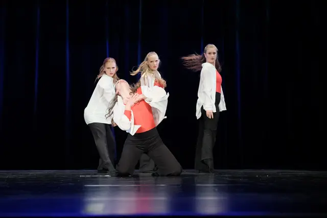 "Rolling in the deep"-Tänzerinnen von links nach rechts: Anna Bischof, Sophie Ecker, Theresa Anna Hutterer und Paula Mayböck. | Foto: Alexander Gerner/blitznicht.de