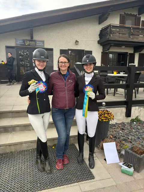 Lilli Ochsenhofer, Jutta Lindau-Ochsenhofer, Katrin Kopfer durften sich freuen. | Foto: Dittrich