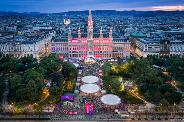 Ganz Wien wird zur großen ESC-Bühne! Am Rathausplatz wird das Eurovision Village errichtet. 15 Screens bieten kostenloses Public Viewing.  | Foto:  ZOOMVP_StadtWienMarketing
