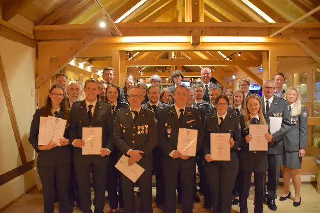 Die Beförderten, Geehrten und Gewürdigten der Abteilung Tamsweg des Roten Kreuzes | Foto: Rotes Kreuz Tamsweg