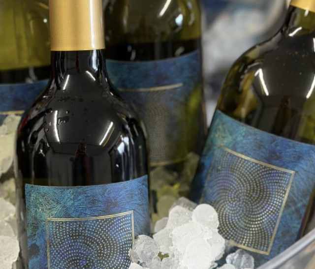 Rund 6.000 Flaschen werden jährlich konsumiert. Hochgerechnet ergibt das in 20 Jahren etwa 120.000 Flaschen beziehungsweise rund 90.000 Liter Wein. | Foto: Manuela Danzinger