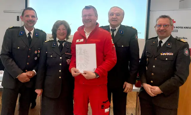 Für 30 Jahre in der Aus- und Weiterbildung geehrt wurde Mario Tröthan
 | Foto: RK Feldkirchen