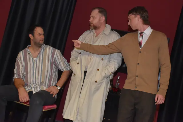 Eine viel bejubelte Premiere! Begeisterte Zuschauer im bis zum letzten Platz gefüllten Pfarrzentrum Pabneukirchen hielten bei "Die Falle" bis zum Schluss den Atem an.  | Foto: Zinterhof