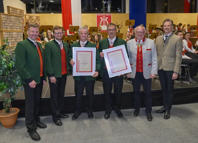 (v.li.) Kplm Christian Berchthaler, Obmann Leo Moser, Johann Löcker, Peter Santner, Bez.Obm. Karl Marcheiner und BM Wolfgang Pfeifenberger. | Foto: Peter Bolha