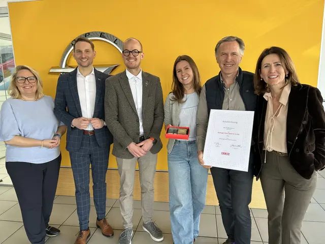 Wirtschaftsstadträtin Alexandra Saidnader, WKO-Obmann Jürgen Kapeller, Landesinnungsmeister Daniel Holzinger, Eva-Marie Öllinger, Gerhard Öllinger, Elke Öllinger. | Foto: WKO Linz-Land
