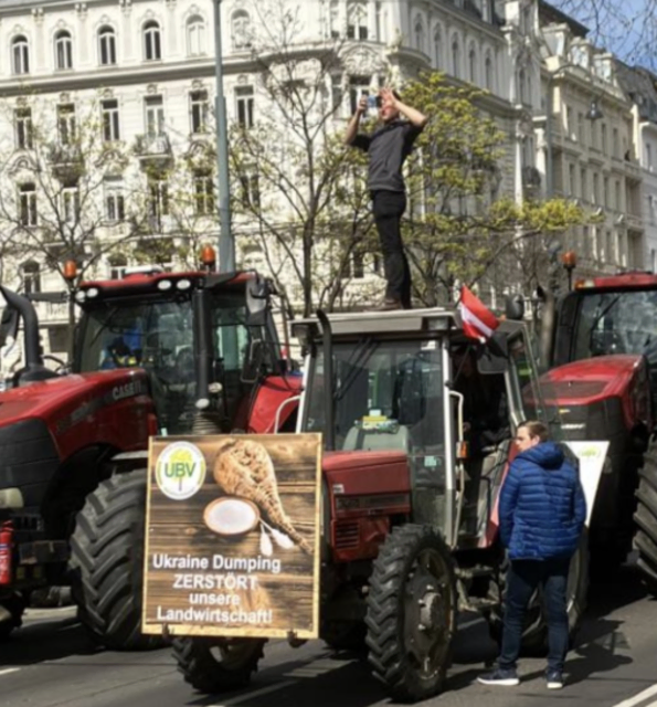 Knapp 400 Traktoren und über 2000 Landwirte aus ganz Österreich, darunter viele aus dem Bezirk Horn, zogen nach Wien. | Foto: Werner Hirsch