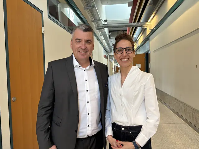 Oliver Kölli, Schulqualitätsmanager Bildungsregion Südweststeiermark, mit Direktorin Romana Schwindsackl von der VS St. Veit am Vogau, die maßgeblich am Forschungsprojekt MINT beteiligt ist. | Foto: MeinBezirk/Waltraud Fischer