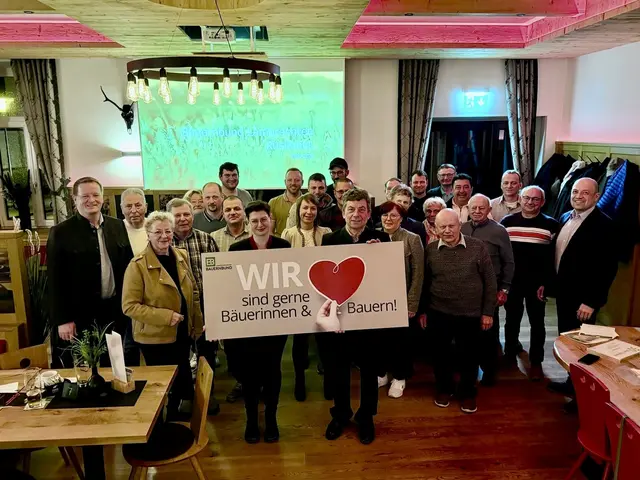 Der Bauernbund Lambrechten mit Vertretern der Gemeinde sowie der Bezirksgruppe. | Foto: Hofinger