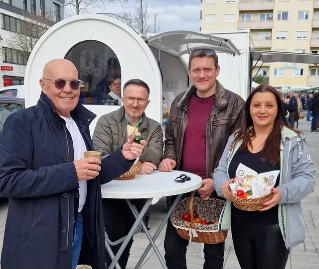 Die ÖVP verteilte Ostereier in vielen bunten Farben. | Foto: ÖVP Oberwart