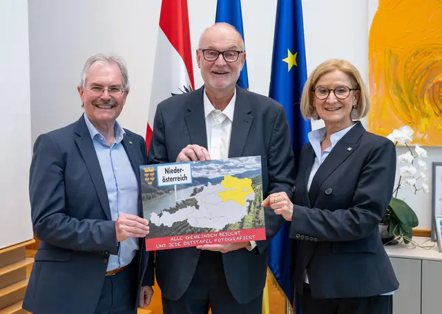 Landtagspräsident Karl Wilfing, Gerald Stutz und Landeshauptfrau Johanna Mikl-Leitner | Foto: NLK Khittl
