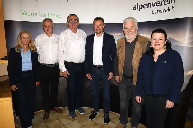 Vorstandsmitglieder des Alpenvereines Feldbach mit Vizebürgermeisterin Sonja Skalnik (r.) | Foto: Johann Scheich