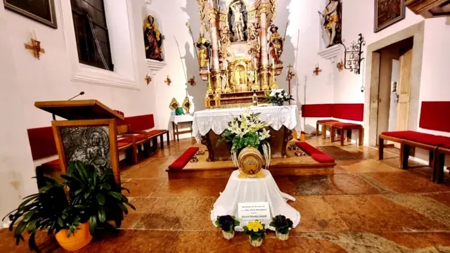 Der "Täufling" in der Pfarrkirche Friedburg | Foto: Adi Falb