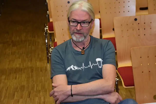 Eine viel bejubelte Premiere! Begeisterte Zuschauer im bis zum letzten Platz gefüllten Pfarrzentrum Pabneukirchen hielten bei "Die Falle" bis zum Schluss den Atem an.  | Foto: Zinterhof