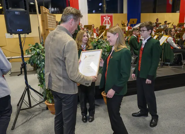 BM Wolfgang Pfeifenberger , Anna Neumann, Anna Koch und Florian Wieland | Foto: Peter Bolha