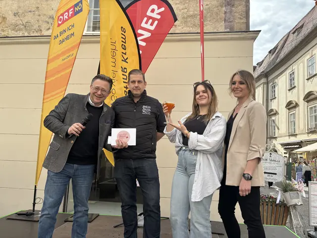 Auf der Bühne des Marillenblütenmarktes | Foto: sg