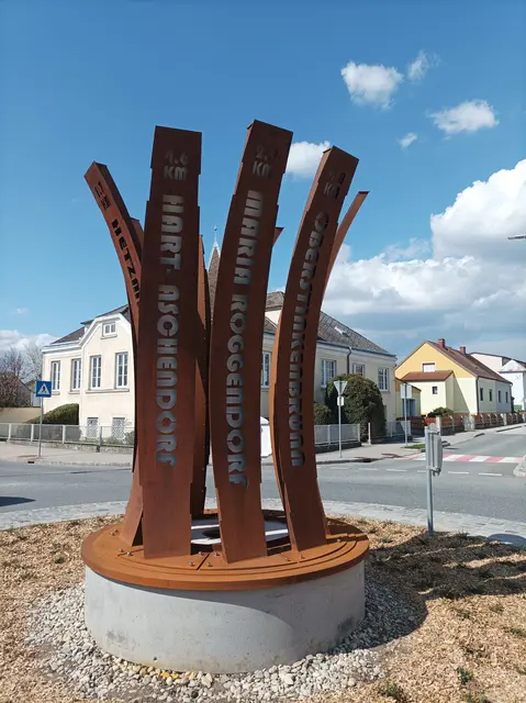 Neue Kunst-Skulptur aus Cortenstahl am Kreisverkehr in Wullersdorf. | Foto: arbes