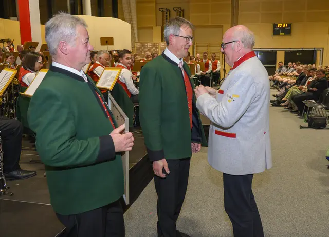 Peter Santner  erhielt die Dankesmedaille in SILBER für 35 Jahre Mitgleid der Bürgermusik und Kämmere der Bürgermusik Tamsweg. | Foto: Peter Bolha