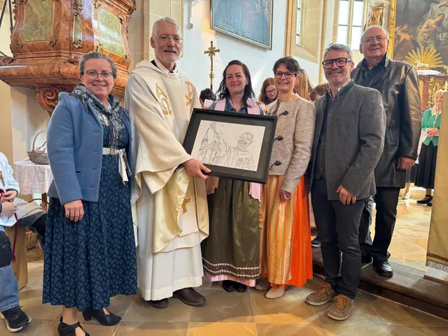 ulia Kierberger, Diana Haller, Monika Brandner, Reinhard Stark und Anton Manhart mit Albert Groiß. | Foto: Pfarrverband Horner Becken