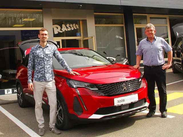 Michael und Dietmar Rasser luden zur traditionellen Ostermontag- Hausmesse ins Autohaus Rasser nach Markt Allhau. | Foto: Peter Seper