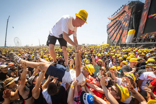 Die Rockfans feiern bei der lokalen Blasmusik-Gruppe Nickelsdorfer Böhmische. | Foto: davidbitzan