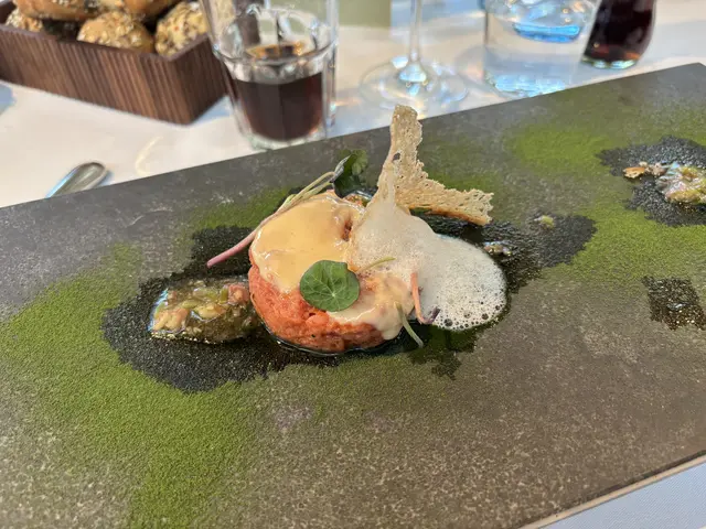 Kalbstatar mit Kimchi und Ingwer-Mayonnaise.  | Foto: Stefan Schneider/MeinBezirk