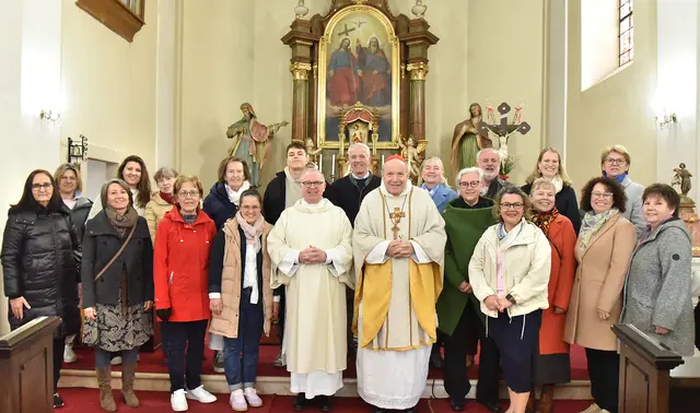 Kirchenchor und Pfarrgemeinderat mit dem Kardinal | Foto: Herbert Schleich