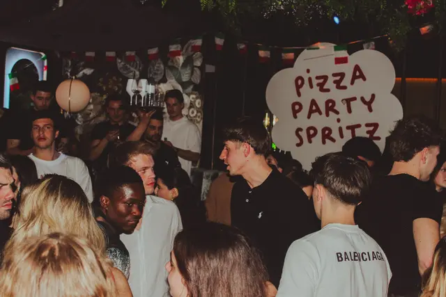 Das Eventformat "Pizza Party Spritz" kommt gut an. | Foto: Daniel Girlinger